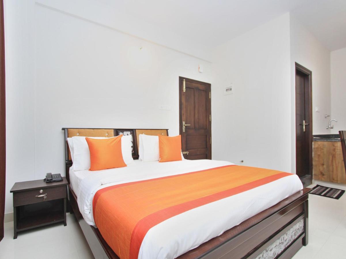 Oyo 12033 Hotel Royal Residence Bangalore Exteriör bild